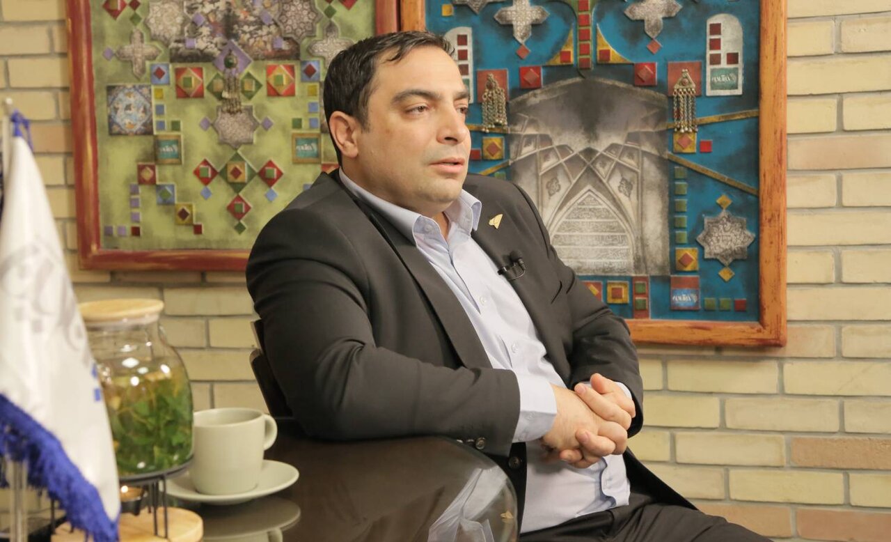 نادر مکاری از خسارت حمله به پژوهشگاه فضایی ایران میگوید / سامانه ایرانزمین ابتدا شهرهای تهران، اصفهان و شیراز را پوشش میدهد