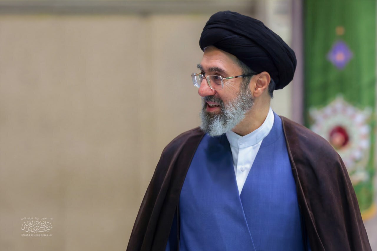 قرائت پیام رهبر معظم انقلاب به دانشجویان در تجمع دانشگاه تهران + فیلم