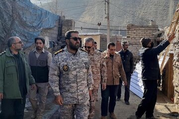 تصاویر | کمک‌رسانی نیروهای بسیج، سپاه و ارتش در مناطق زلزله‌زده 