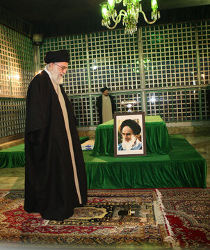 حضور رهبر انقلاب در مرقد امام خمینی (ره)