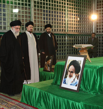 حضور رهبر انقلاب در مرقد امام خمینی (ره)
