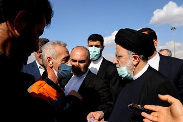 تصاویر | گفت‌وگو رو در روی رئیس‌جمهور با مردم زلزله‌زده خوی