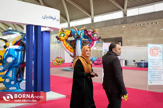 تصاویر | خانم‌هایی با لباس ارتش آمریکا در قلب تهران؛ نمایشگاه صنعت تفریحات در شهر آفتاب