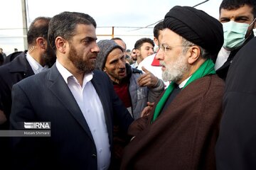 گفت‌وگو رئیس‌جمهور با مردم زلزله‌زده خوی