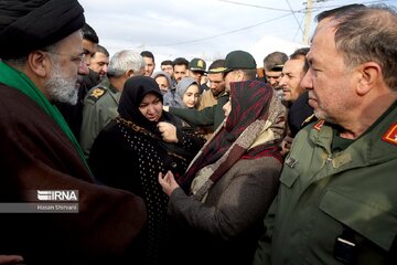 گفت‌وگو رئیس‌جمهور با مردم زلزله‌زده خوی