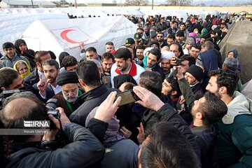 گفت‌وگو رئیس‌جمهور با مردم زلزله‌زده خوی