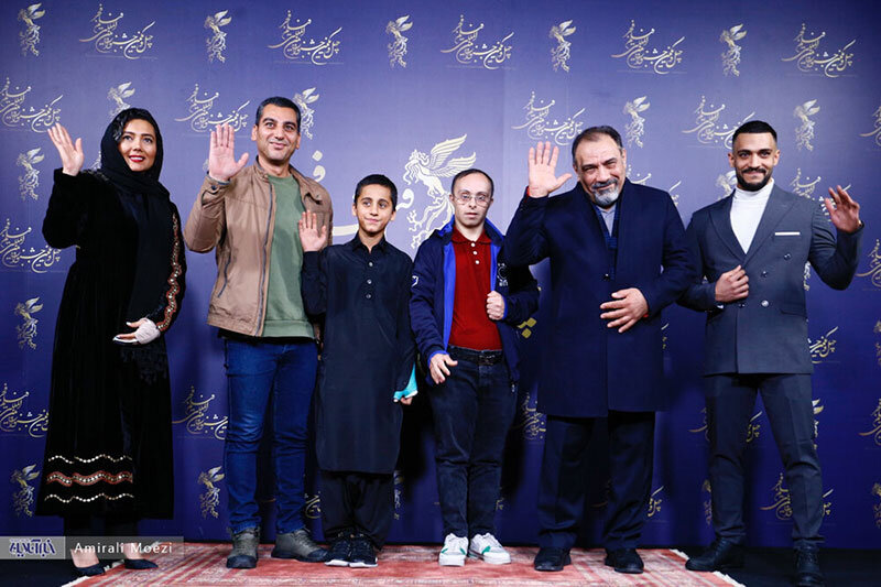 خبرآنلاین - تصاویر | لباس جالب بازیگر فیلم هوک در نشست خبری