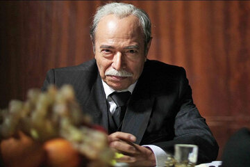 عکس | قاب متفاوت از علی نصیریان و پسرانش در یک مراسم