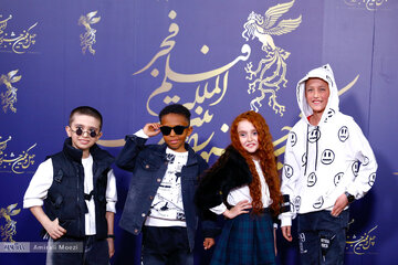 تصاویر | جشنواره فیلم فجر در قرق دهه نودی‌ها/ ژست جالب بازیگران فیلم کاپیتان