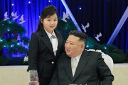 تصاویر | حضور رهبر کره شمالی و دخترش در انظار عمومی