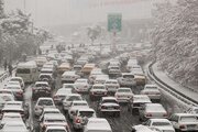 ببینید| ترافیک شدید و لغزنده بودن خیابان‌های تهران به خاطر بارش برف
