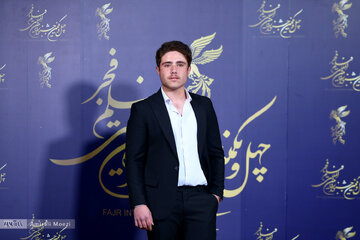 نشست و فتوکال فیلم در آغوش درخت