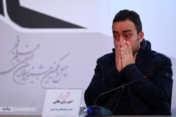 نشست و فتوکال فیلم غریب