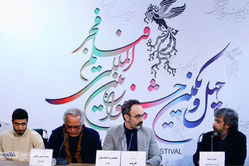 تصاویر | نشست خبری و فتوکال فیلم غریب؛ هم‌بازی شدن نوه شهید بروجردی با بابک حمیدیان