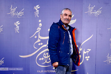 نشست و فتوکال فیلم غریب