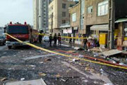 ببینید | انفجار گاز و پرتاب کارگر رستوران به خیابان از شدت انفجار در تهران