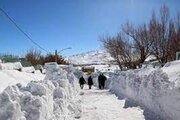 ببینید| تصاویر تلخ از تشییع جنازه دشوار در برف شدید فریدون‌شهر