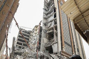 ببینید | لحظه هولناک فرو ریختن ساختمان ۷ طبقه در ترکیه از نمای دوربین داخل کوچه