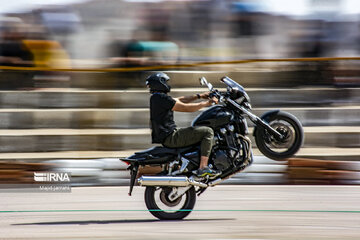 تصاویر | حرکات نمایشی با موتورهای سنگین؛ جادو یا جنون؟