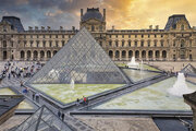 ببینید | هجوم کارمندان فرانسوی به موزه لوور پاریس