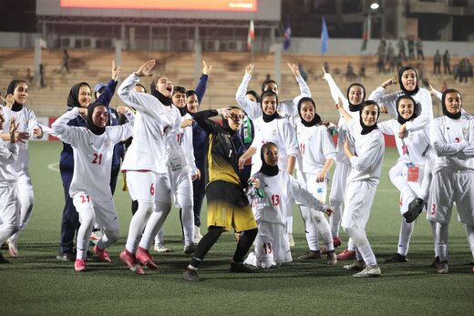 صعود دختران فوتبالیست ایران به مرحله نهایی قهرمانی آسیا