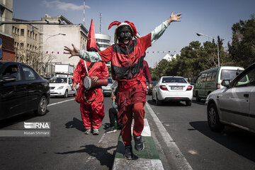 عکس | بازگشت حاجی فیروزها به خیابان‌های تهران سه هفته مانده به عید نوروز!