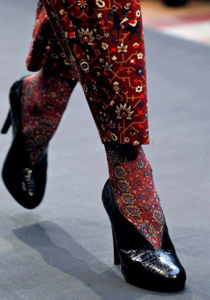 فرش‌های ایرانی بر کیف و کفش بانوان