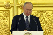 ببینید | لحظه حرکت توهین‌آمیز ۱۷ سفیر در روسیه خطاب به پوتین!