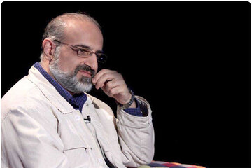 عکس | تصویری جالب از دورانی نوجوانی محمد اصفهانی در نماز جماعت با حضور شهید رجایی