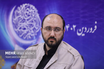 تصاویر | استایل جالب علی فروغی در مراسم تجلیل از یک برنامه شبکه سوم سیما