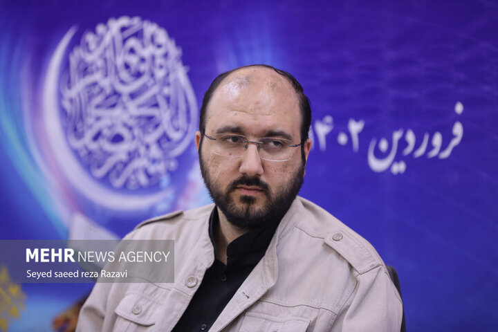 تصاویر | استایل جالب علی فروغی در مراسم تجلیل از یک برنامه شبکه سوم سیما