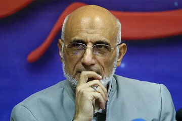 عکس | حضور میرسلیم با کفش‌های کتانی برند آمریکایی در مجلس!