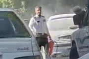 ببینید | ویدیوی پربازدید از لحظه اطفای حریق توسط افسر پلیس راهور اصفهان