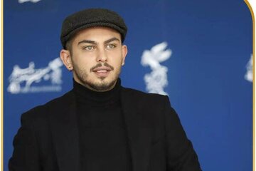 عکس | ژست ارسلان قاسمی و خواننده معروف در هیئت عزاداری با لبخند!