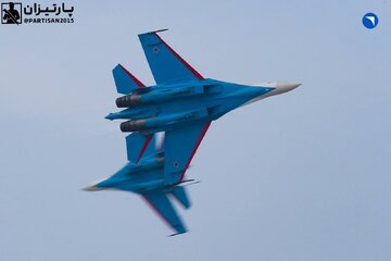 هنرنمایی جنگنده ‎های su-35S تیم «شوالیه‎ های روسی»