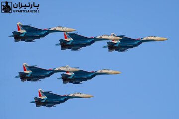 هنرنمایی جنگنده ‎های su-35S تیم «شوالیه‎ های روسی»