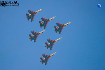 هنرنمایی جنگنده ‎های su-35S تیم «شوالیه‎ های روسی»
