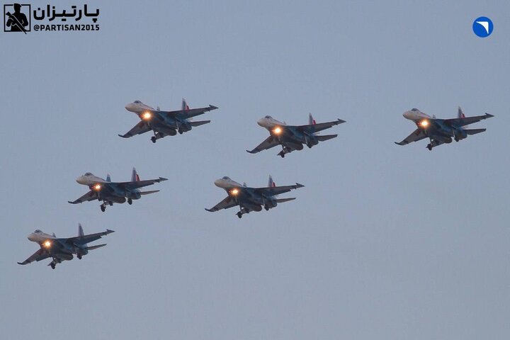 هنرنمایی جنگنده ‎های su-35S تیم «شوالیه‎ های روسی»