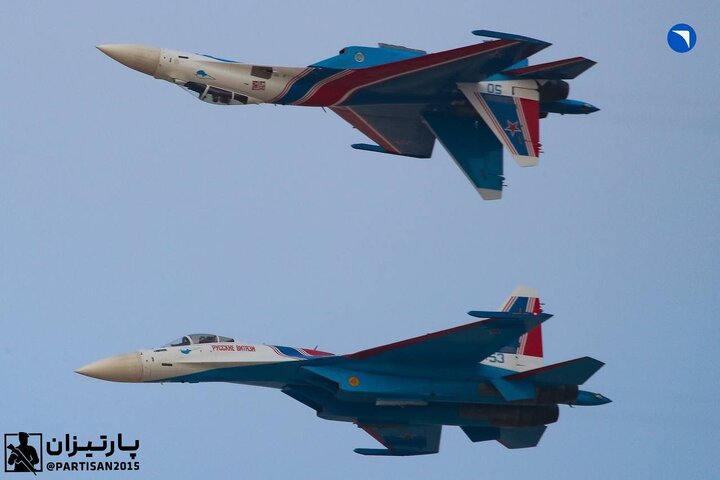 هنرنمایی جنگنده ‎های su-35S تیم «شوالیه‎ های روسی»