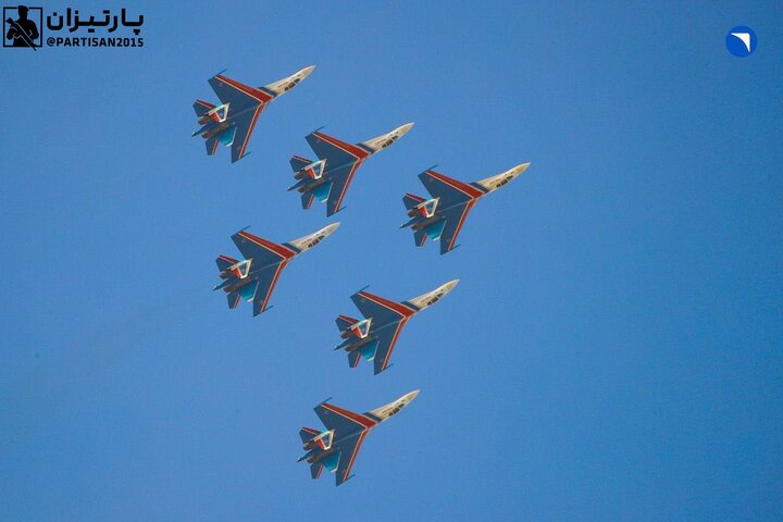 هنرنمایی جنگنده ‎های su-35S تیم «شوالیه‎ های روسی»