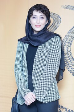 اکران خصوصی «نیسان آبی» برگزار شد/کیک «نیسان آبی» به دست خمسه بریده شد/ این کیک واقعی بود