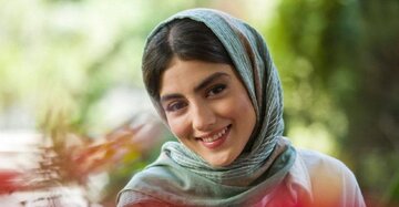 تصاویر | عکس‌های سرشار از خنده و خوشحالی پردیس پورعابدینی در یک کافی‌شاپ