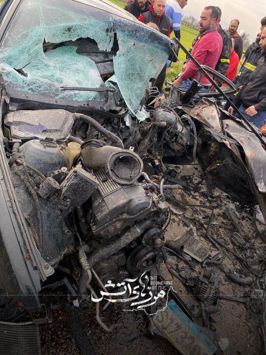 تصاویری از خودرویی که هدف پهپادهای دشمن صهیونیستی در بنت جبیل قرار گرفت