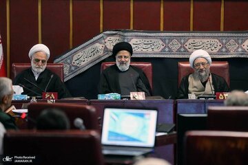 عکس | روسای قوه قضائیه در یک قاب؛ خوش و بش محسنی اژه‌ای با ابراهیم رئیسی؛ آملی لاریجانی هم بود