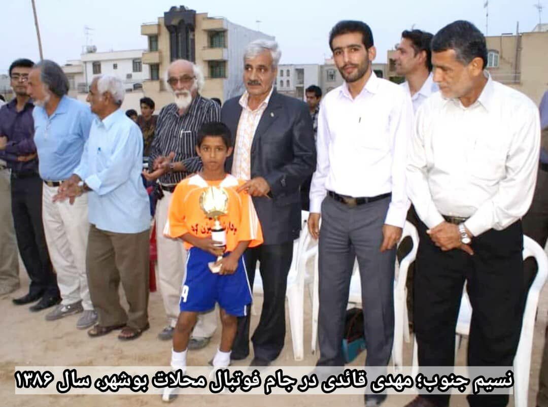 عکس | تصویری زیرخاکی از مهدی قائدی در جام فوتبال محلات بوشهر در سال ۱۳۸۶