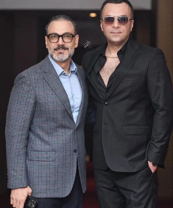 عکس | استایل حسام منظور با یقه باز در کنار علیرضا قربانی