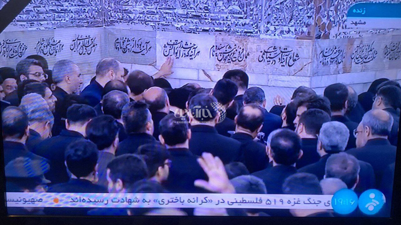 عکس | فوری؛ پیکر ابراهیم رئیسی به خاک سپرده شد