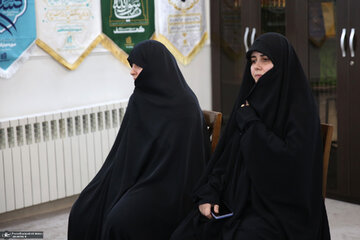تصاویر | حضور سید حسن خمینی در منزل شهید رئیسی