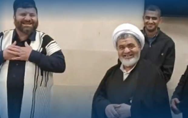 ببینید | شوخی شهید رئیسی با سردار موسوی پس از پوشیدن لباس بختیاری