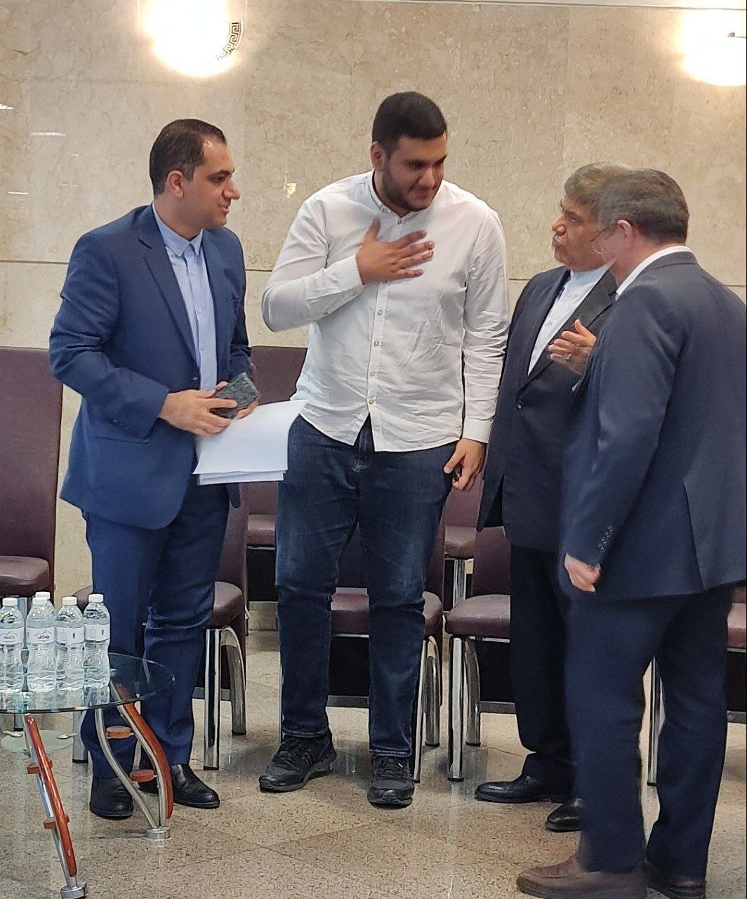 عکس | حضور پسر اسحاق جهانگیری به همراه پدرش در وزارت کشور